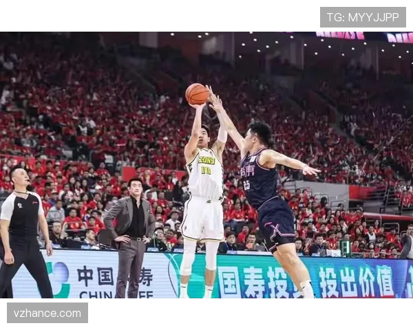 篮球赛场上,犯规次数限制规则究竟是如何解析和判罚的?